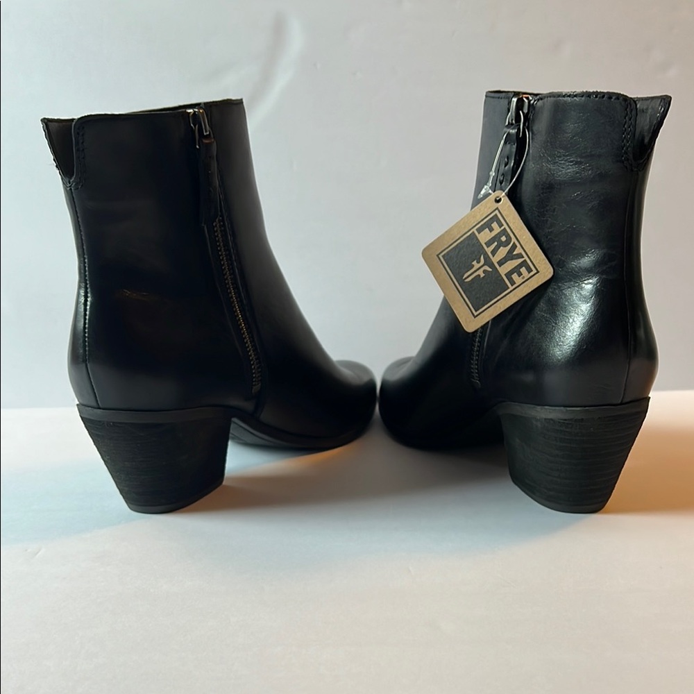 Frye Megan Side Zip Black Leather Ankle Booties Size 9 NWT - Picture 8 of 13
